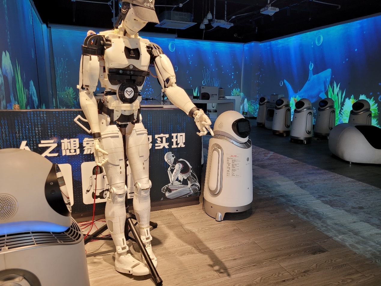 科技赋能中医 全球首款便携式艾灸机器人引领智能健康新风尚